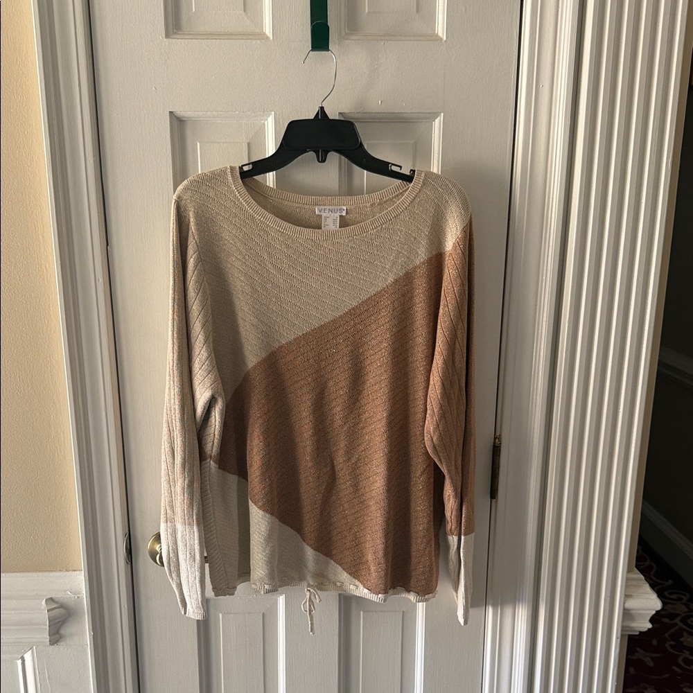 VENUS Knit Sweater in Cream and Tan